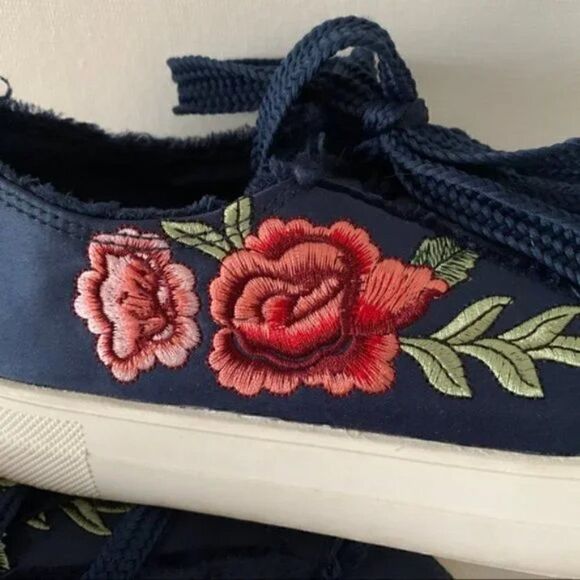 Bebe Sport Blue Satin Embroidered Flower Sneakers size 8.5 - Picture 2 of 5